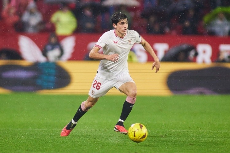 官方网站-迪马济奥：那不勒斯重新有意胡安卢，将和尤文竞争这名右边后卫