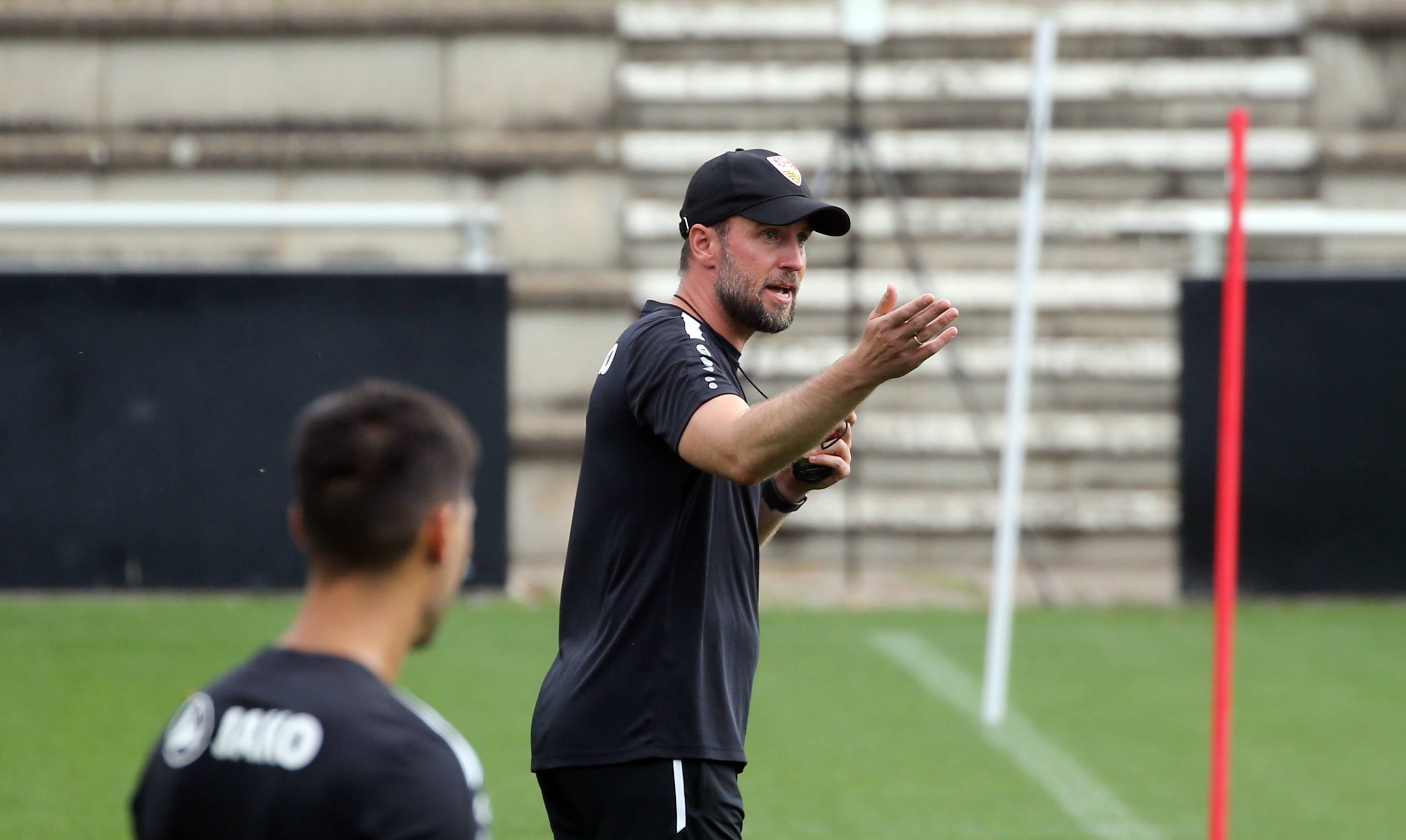 开云唯一入口-斯图加特主帅：我们有很多机会但没把握住，罗马很少被压制成这样